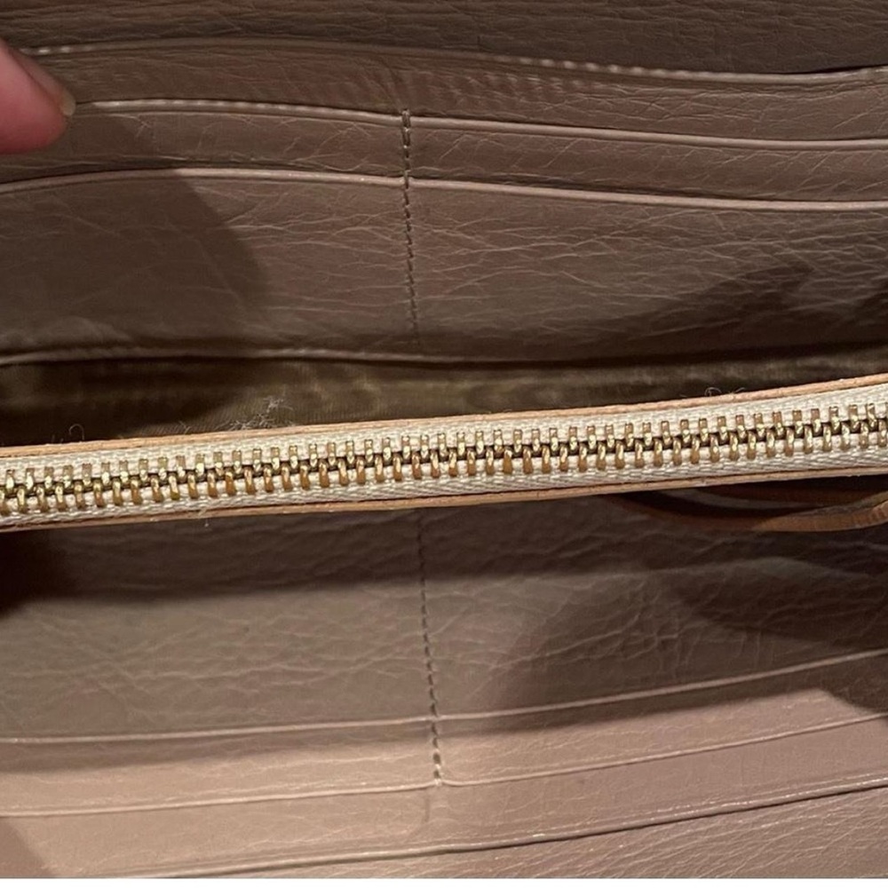 Chloé Bow Zip Leather Long Wallet - Picture 9 of 10